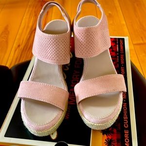 Skechers Cali wedge with memory foam. size 7 never worn. Color blush
